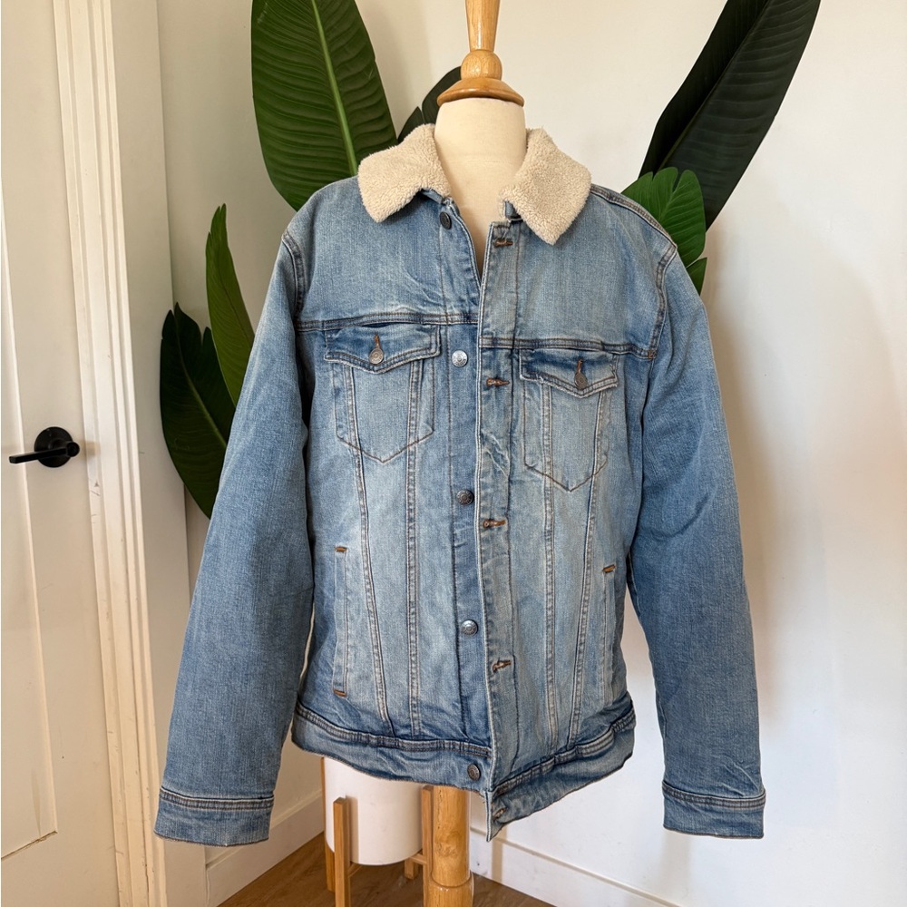 Hollister Jean Jacket with Sherpa Lined Collar (Sz XL)